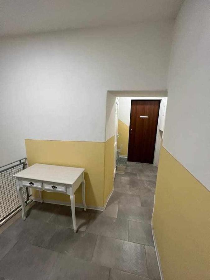 La Stanza Del Manzoni 1 Piano No Ascensore Pavia Luaran gambar